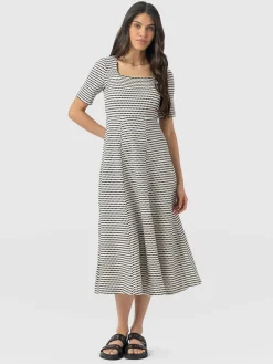 Clearance Saint and Sofia Darcey Short Sleeve Flared Dress - Monochrome Jacquard