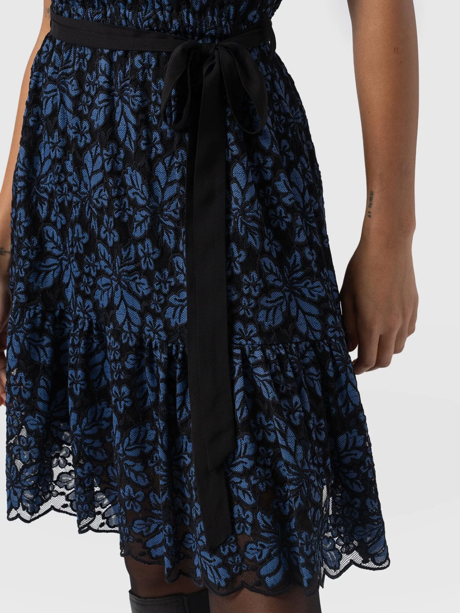 Clearance Saint and Sofia Fearne Lace Mini Dress - Blue/Black