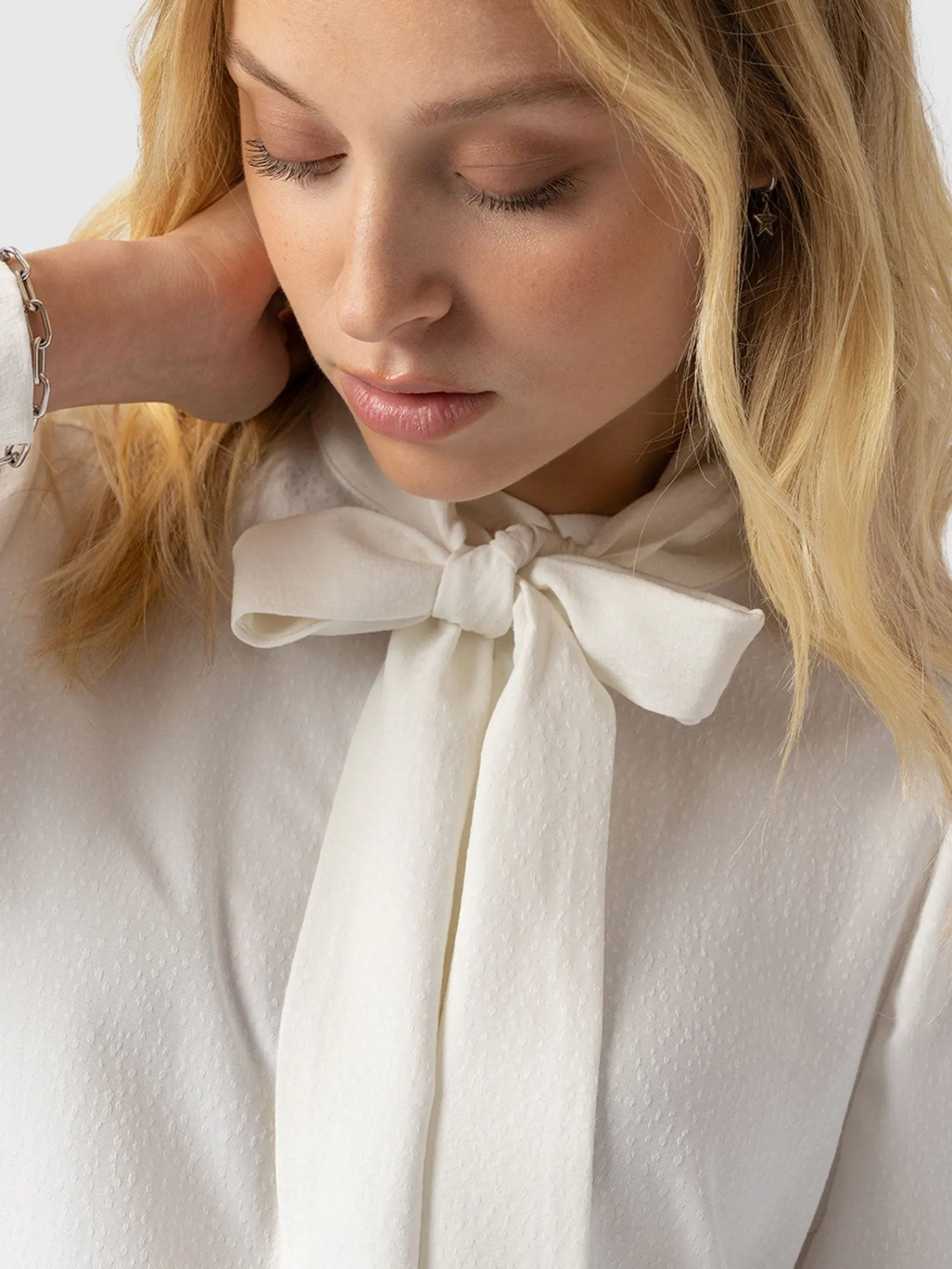 Sale Saint and Sofia Paxton Pussybow Blouse - Cream