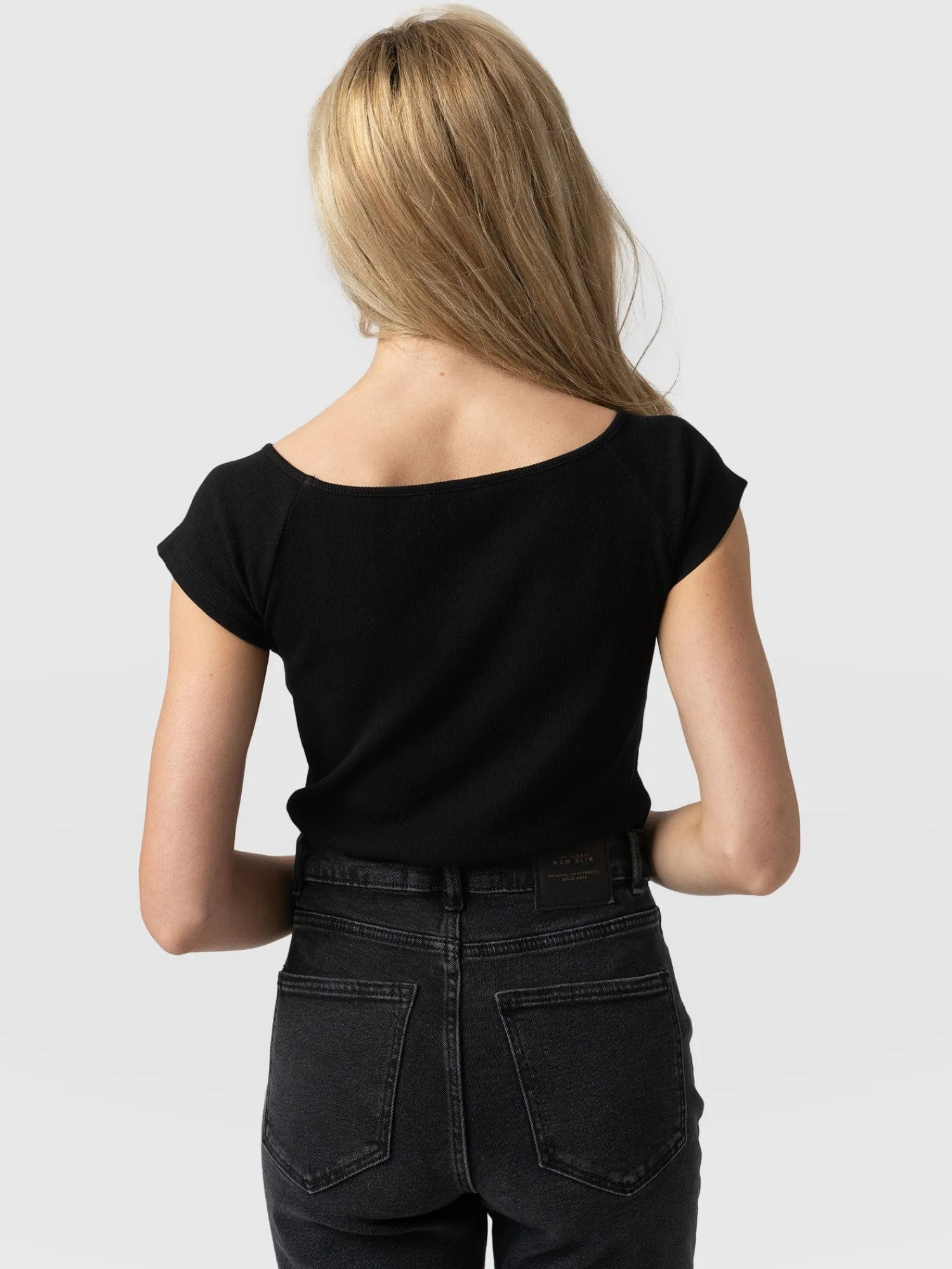 Outlet Saint and Sofia Riviera Tee - Black